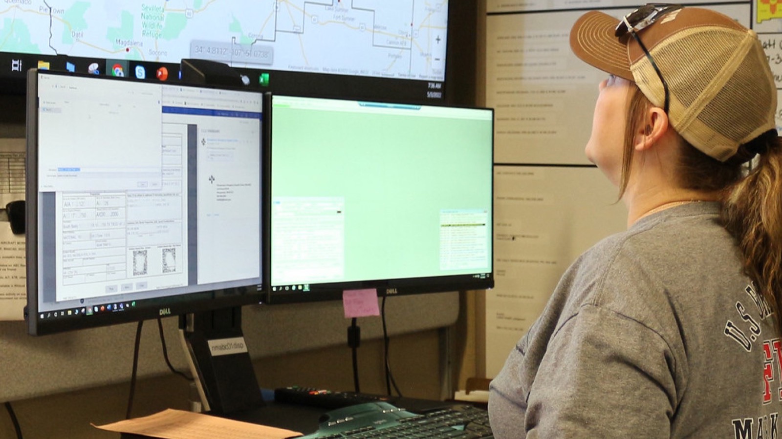 Dispatch workstation with route map for Jacksonville commercial delivery planning